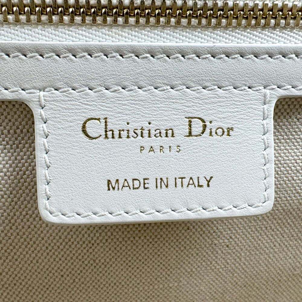 CHRISTIAN DIOR White Leather Shoulder Bag - Picture 12 of 13